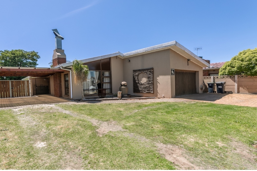 5 Bedroom Property for Sale in Windsor Park Western Cape